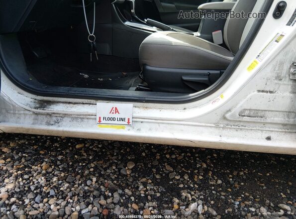 2T1BURHE9JC985228 2018 TOYOTA COROLLA White წინა ხედი