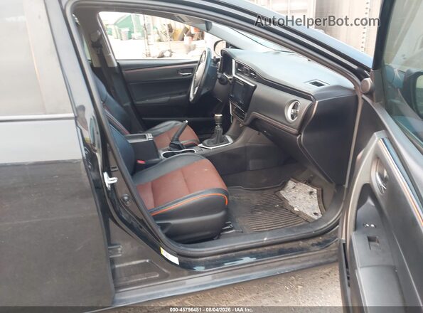 2T1BURHE9JC986699 2018 TOYOTA COROLLA Черный Вид салона спереди