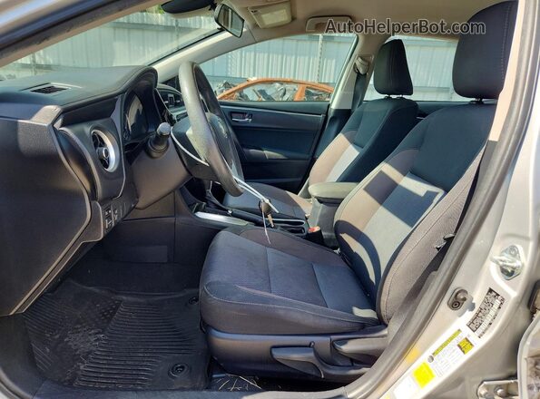 2T1BURHE9KC172540 2019 TOYOTA COROLLA Silver Widok wnętrza z przodu