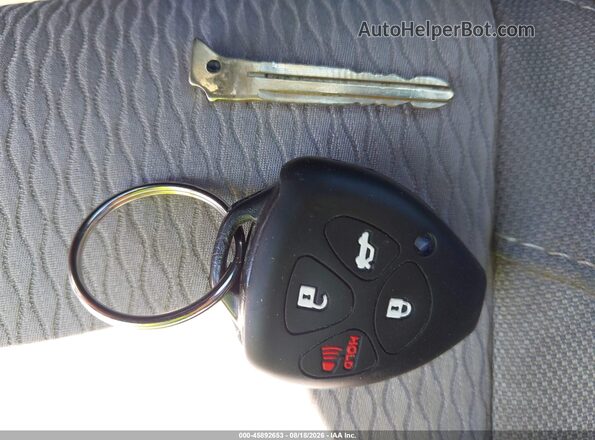 2T1BURHEXHC774016 2017 TOYOTA COROLLA Красный Вид панели приборов