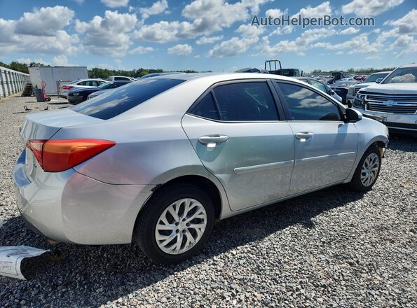 2T1BURHEXHC851533 2017 TOYOTA COROLLA Серебряный Задняя правая четверть
