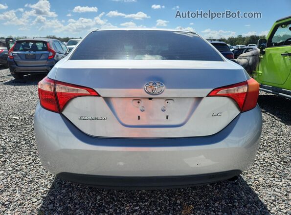 2T1BURHEXHC851533 2017 TOYOTA COROLLA Серебряный Вид сзади