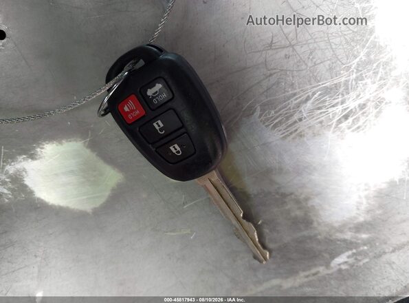 2T1BURHEXHC862192 2017 TOYOTA COROLLA Красный Вид панели приборов