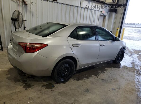 2T1BURHEXHC939000 2017 TOYOTA COROLLA Серебряный Задняя правая четверть