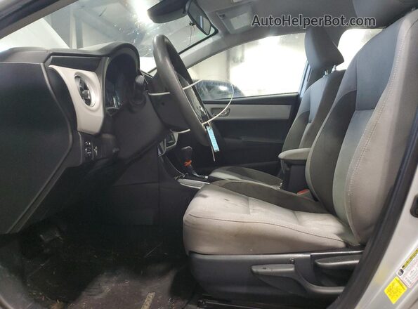 2T1BURHEXHC939000 2017 TOYOTA COROLLA Серебряный Вид салона спереди