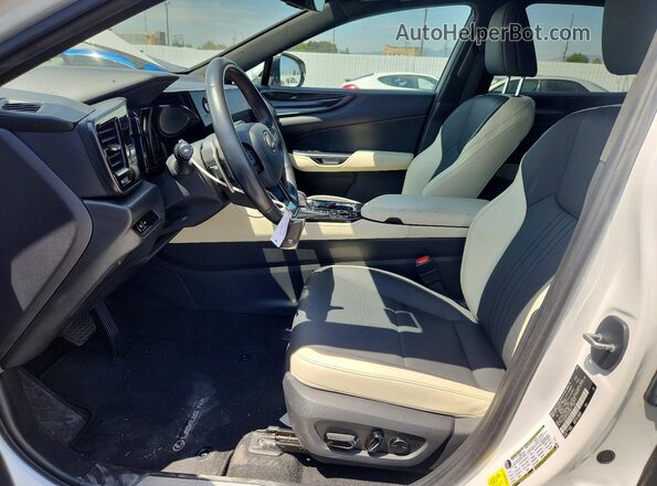 2T2AKCEZ4NC002091 2022 LEXUS NX Белый Вид салона спереди