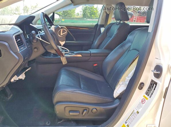 2T2BZMCA3JC160578 2018 LEXUS RX White Front interior view