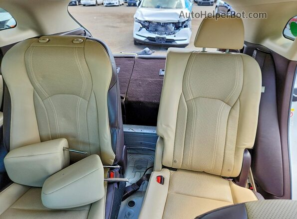 2T2BZMCA4JC150898 2018 LEXUS RX Белый Вид задних сидений