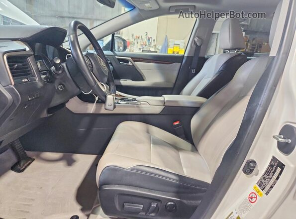 2T2BZMCA6HC112230 2017 LEXUS RX Белый Вид салона спереди