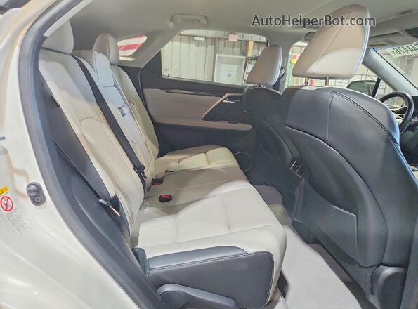 2T2BZMCA6HC112230 2017 LEXUS RX Белый Вид задней части салона