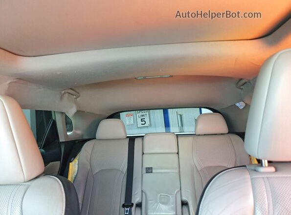 2T2BZMCA8JC140326 2018 LEXUS RX White Widok tylnych siedzeń