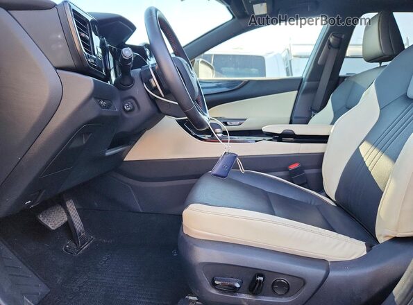 2T2GKCEZ9RC030212 2024 LEXUS NX Silver Widok wnętrza z przodu