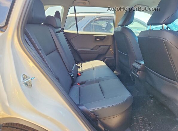 2T36CRAV1TW038174 2026 TOYOTA RAV4 White Widok tylnych siedzeń