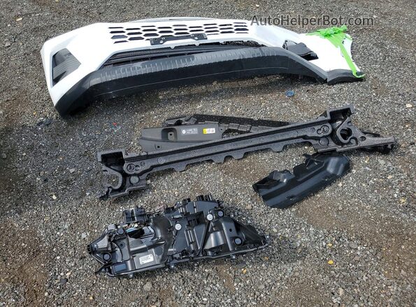 2T36CRAV2TC008005 2026 TOYOTA RAV4 White Vista del compartimento del motor