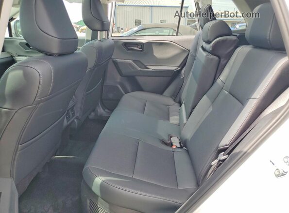 2T36CRAV9TW043235 2026 TOYOTA RAV4 White Widok wnętrza z tyłu