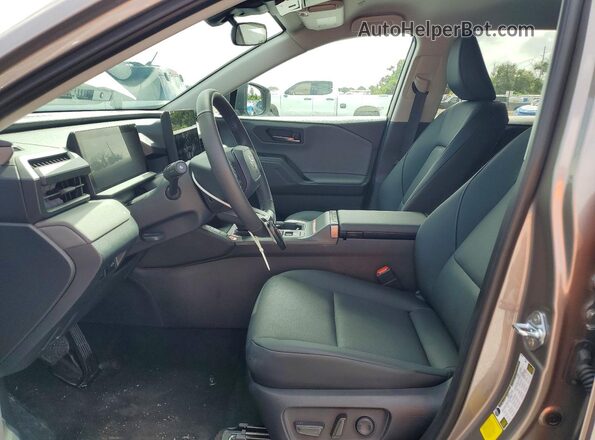2T36DRBV8TW000646 2026 TOYOTA RAV4 Silver Widok wnętrza z przodu