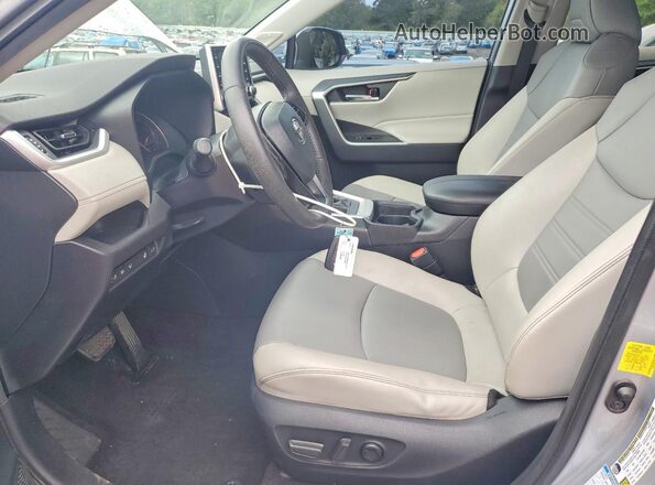 2T3A1RFV1MC189561 2021 TOYOTA RAV4 Silver Widok wnętrza z przodu