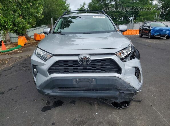 2T3A1RFV1MC189561 2021 TOYOTA RAV4 Silver Widok z przodu