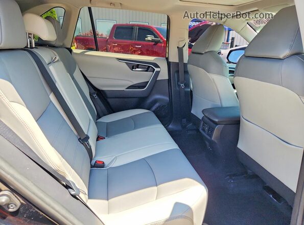 2T3A1RFV3MC208904 2021 TOYOTA RAV4 Black Vista interior trasera