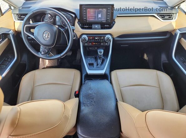 2T3A1RFV4LC070658 2020 TOYOTA RAV4 White Вид панелі приладів