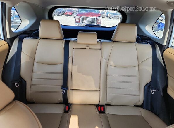 2T3A1RFV4LC070658 2020 TOYOTA RAV4 White Вид задніх сидінь