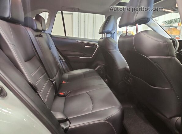 2T3A1RFV4LW139363 2020 TOYOTA RAV4 Green Vista interior trasera