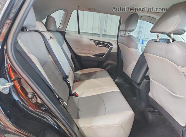 2T3A1RFV5KW078104 2019 TOYOTA RAV4 Black Vista interior trasera