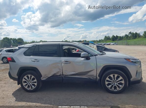 2T3A1RFV5RC412062 2024 TOYOTA RAV4 Silver Սալոնի հետևի տեսք
