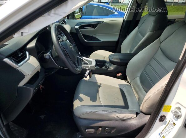 2T3A1RFV8KW064536 2019 TOYOTA RAV4 White Вид салону спереду