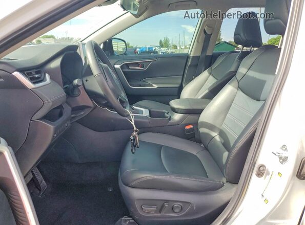 2T3A1RFV9SW557514 2025 TOYOTA RAV4 Белый Вид салона спереди