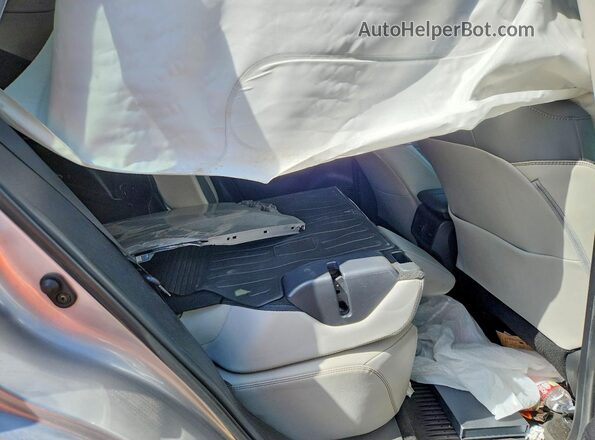 2T3A1RFVXMC236831 2021 TOYOTA RAV4 Silver Widok tylnych siedzeń