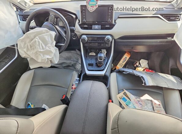 2T3A1RFVXMC236831 2021 TOYOTA RAV4 Silver Widok deski rozdzielczej
