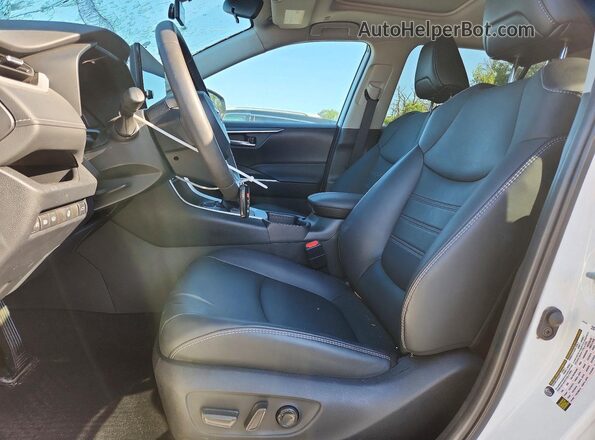 2T3A1RFVXPW369270 2023 TOYOTA RAV4 White Front interior view