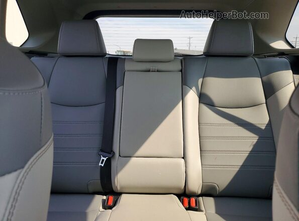 2T3A1RFVXRC400148 2024 TOYOTA RAV4 Silver Вид задніх сидінь