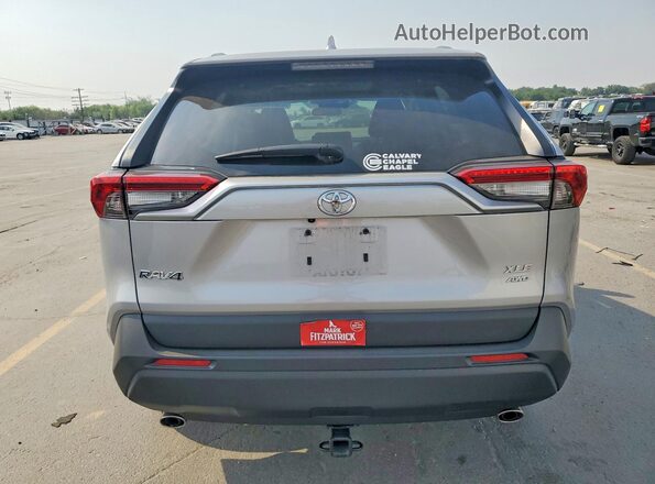 2T3A1RFVXRC400148 2024 TOYOTA RAV4 Silver Вид ззаду