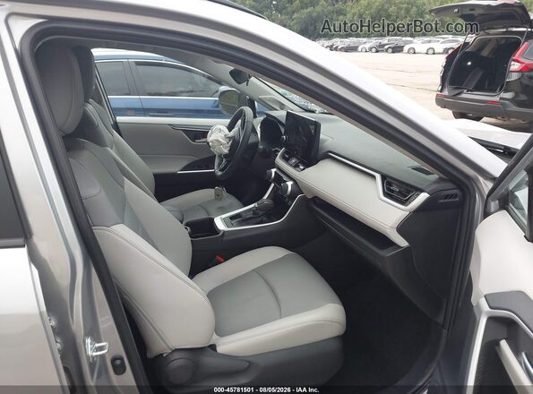 2T3A1RFVXRC459071 2024 TOYOTA RAV4 Silver წინა სალონის ხედი