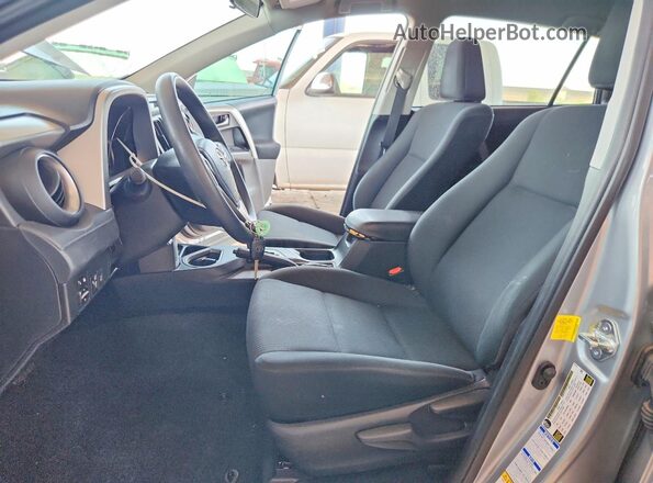 2T3BFREV0HW685883 2017 TOYOTA RAV4 Silver Вид салону спереду