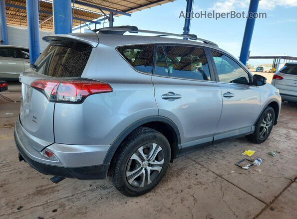 2T3BFREV0HW685883 2017 TOYOTA RAV4 Silver Задня права чверть