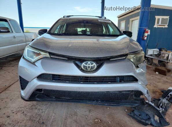 2T3BFREV0HW685883 2017 TOYOTA RAV4 Silver Вид спереду