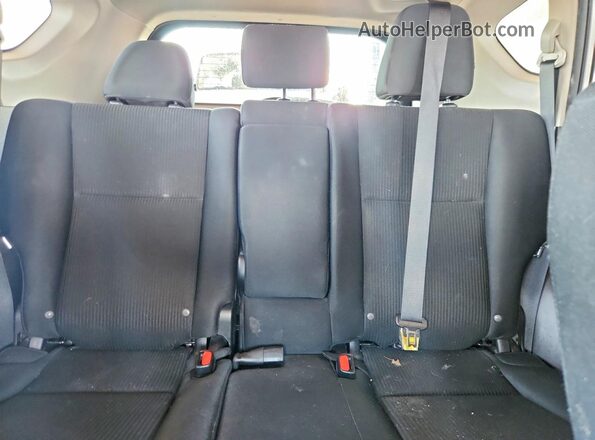 2T3BFREV0HW685883 2017 TOYOTA RAV4 Silver Вид задніх сидінь