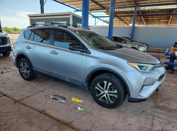 2T3BFREV0HW685883 2017 TOYOTA RAV4 Silver Передня права чверть