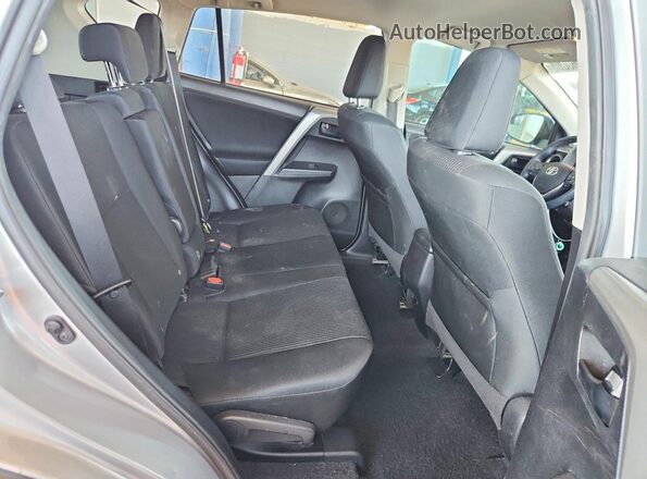 2T3BFREV0HW685883 2017 TOYOTA RAV4 Silver Вид задньої частини салону