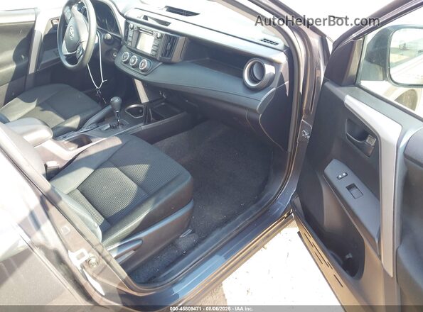 2T3BFREV1HW592113 2017 TOYOTA RAV4 Серый Вид салона спереди