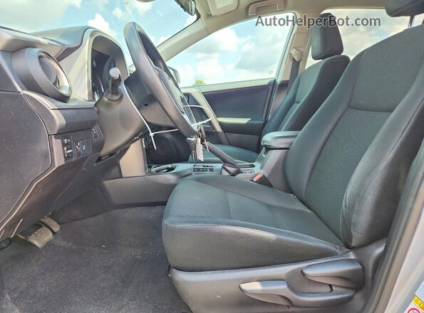 2T3BFREV2HW601563 2017 TOYOTA RAV4 Silver წინა სალონის ხედი