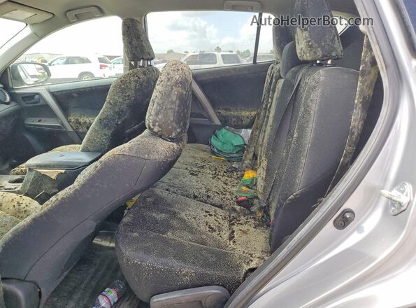 2T3BFREV3JW723953 2018 TOYOTA RAV4 Silver Widok wnętrza z tyłu