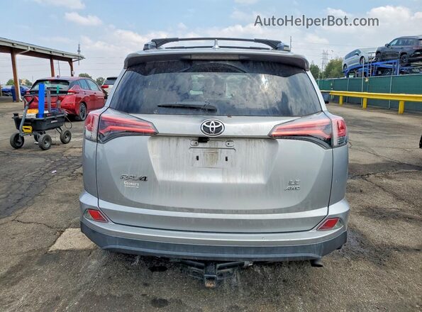 2T3BFREV4HW541057 2017 TOYOTA RAV4 Silver Widok z tyłu