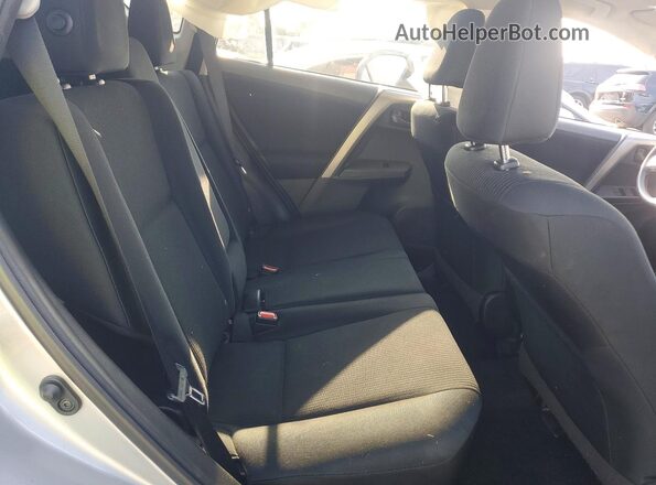 2T3BFREV4JW701752 2018 TOYOTA RAV4 Silver Vista interior trasera