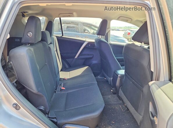2T3BFREV5HW566100 2017 TOYOTA RAV4 Silver Вид задньої частини салону