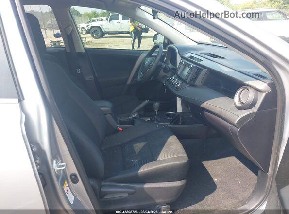 2T3BFREV5HW659294 2017 TOYOTA RAV4 Silver Widok wnętrza z przodu