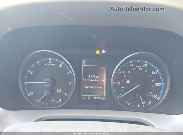 2T3BFREV6JW781202 2018 TOYOTA RAV4 Red Widok tylnych siedzeń